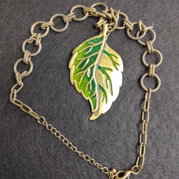 Leaf necklace - Picture 2 of 3